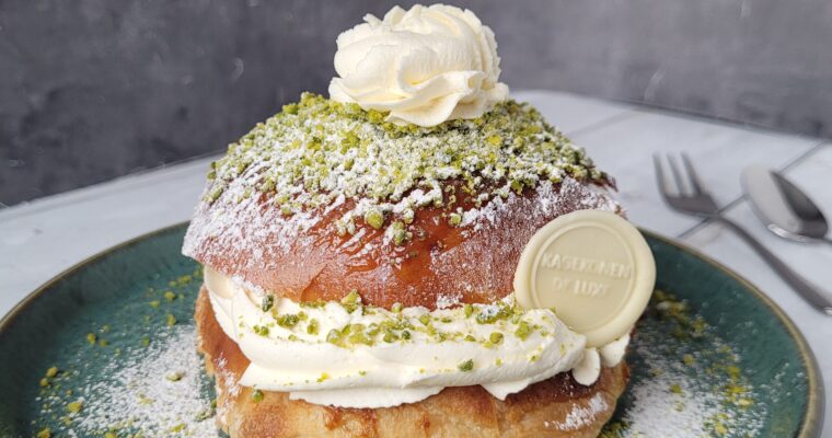 Fastelavnsboller af wienerdej med pistacie/citron remonce, super syrlig citroncreme og silke blød mascarpone flødecreme